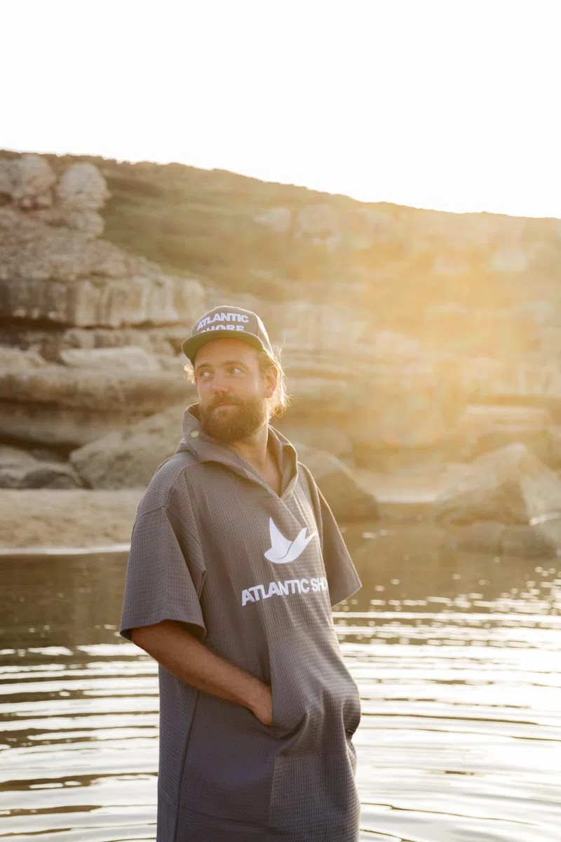 ATLANTIC SHORE | Surf Poncho | Travel Edition aus 100% Baumwolle (Waffelpiqué) | Unisex | Travel für Erwachsene