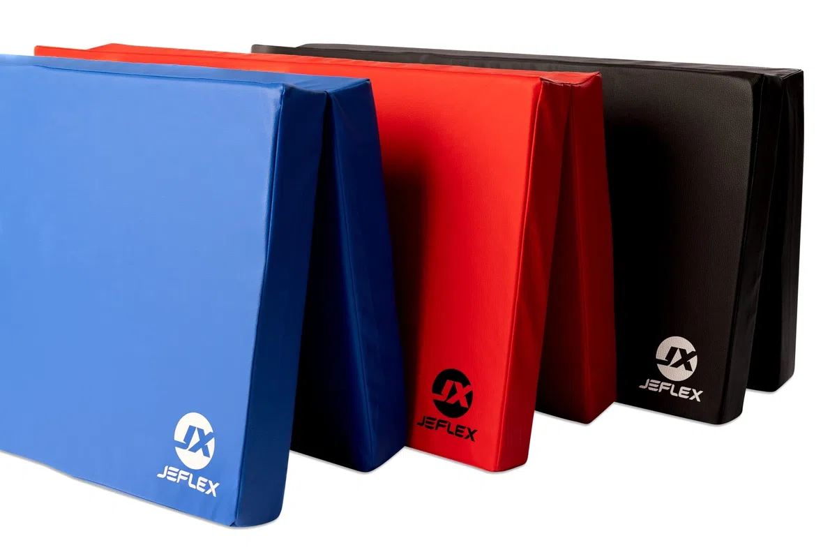 Jeflex - rote klappbare Weichbodenmatte & Turnmatte 100 x 100 x 8 cm MADE IN GERMANY/faltbare Gymnastikmatte/platzsparende Fitnessmatte & faltbare Yogamatte/dicke Sportmatte für Kinderzimmer